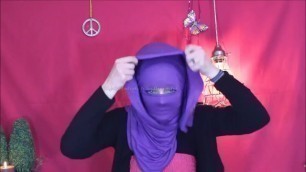 Canadian Lady Puts on Tight Niqab over her Face