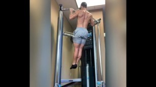 Spying on Hot Guy doing Pull-ups with no Shirt in Hotel Gym
