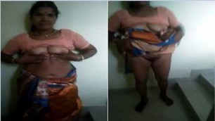 Today Exclusive-Telugu Aunty Showing her Boob...